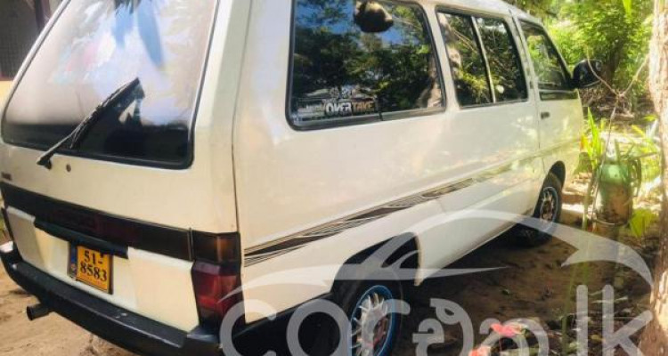 NISSAN LARGO 1990