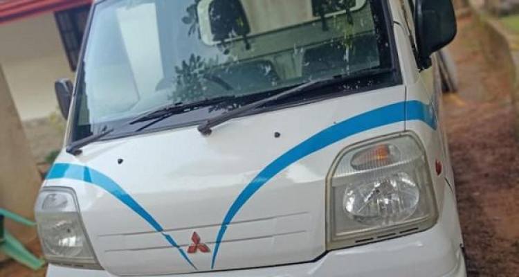 MITSUBISHI U60 2000