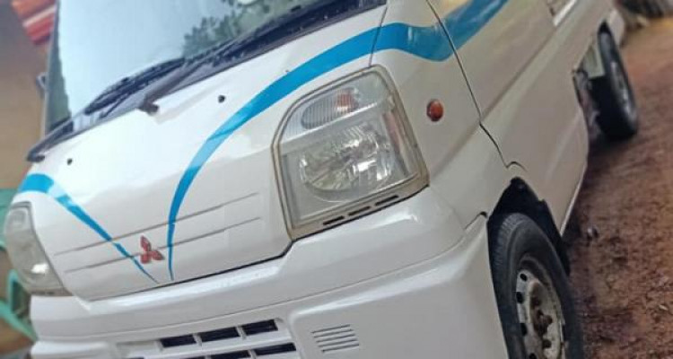 MITSUBISHI U60 2000