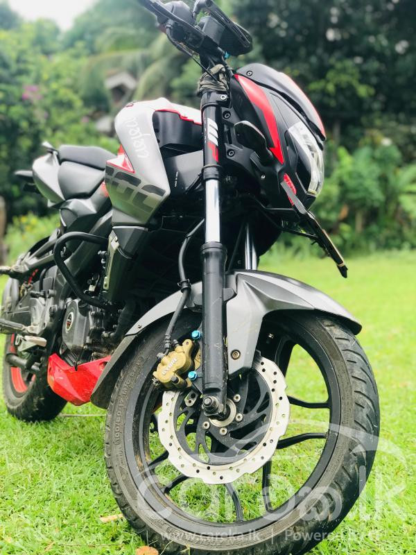 BAJAJ PULSAR NS200 2019