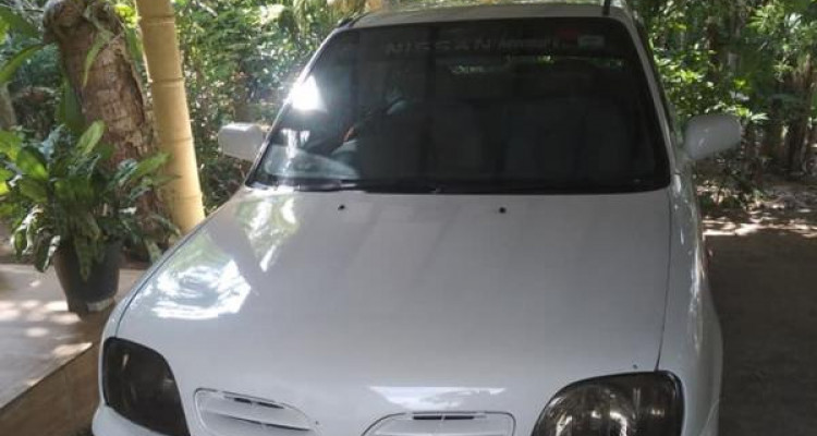 NISSAN MARCH 2000