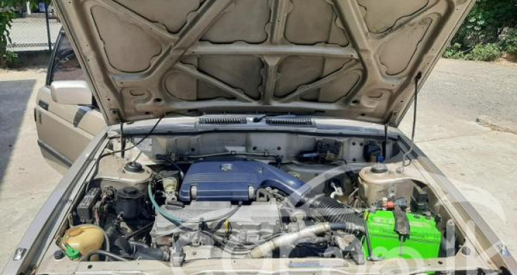 NISSAN TRAD SUNNY 1988