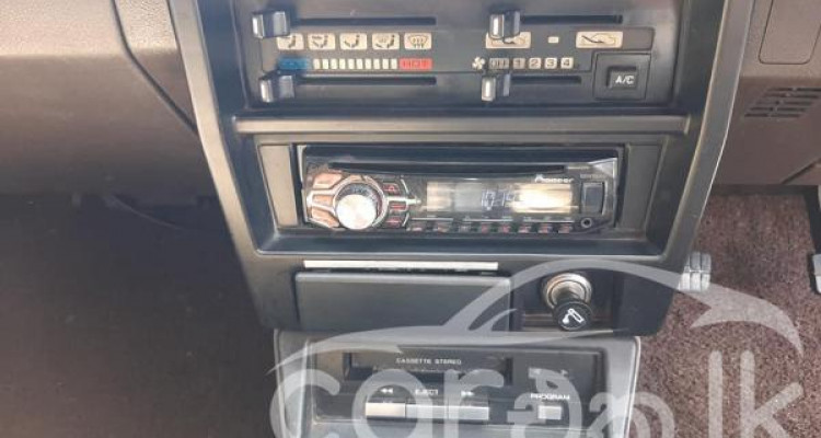 NISSAN TRAD SUNNY 1988