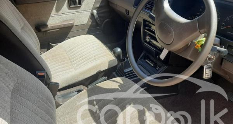 NISSAN TRAD SUNNY 1988
