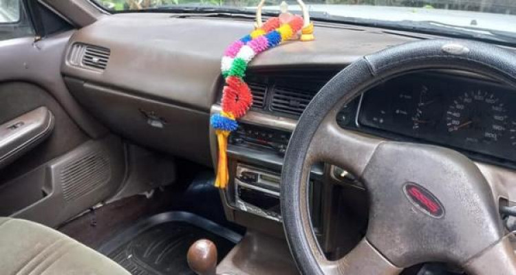 NISSAN BLUEBIRD 1990