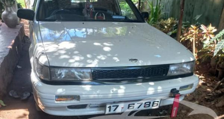 NISSAN BLUEBIRD 1990