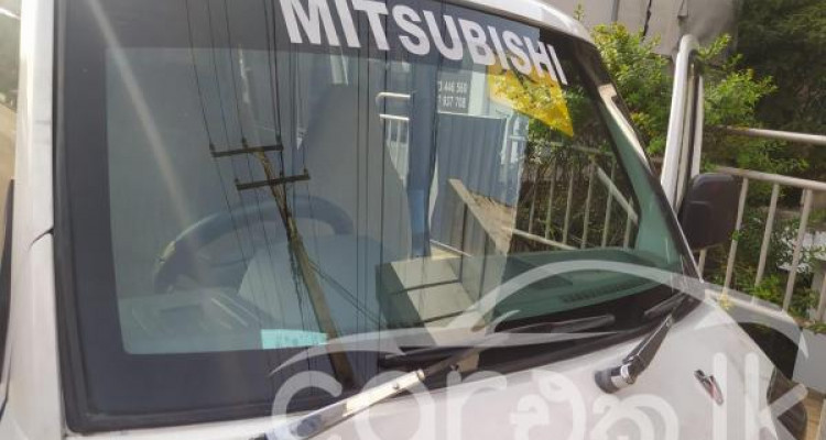 MITSUBISHI MINICAB 2000