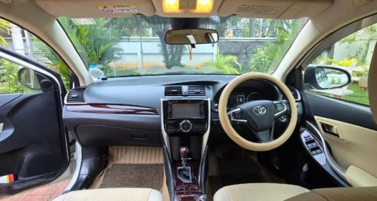 TOYOTA PREMIO 2016