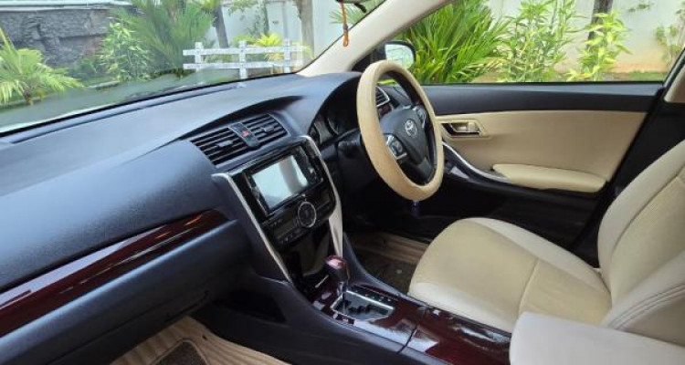 TOYOTA PREMIO 2016