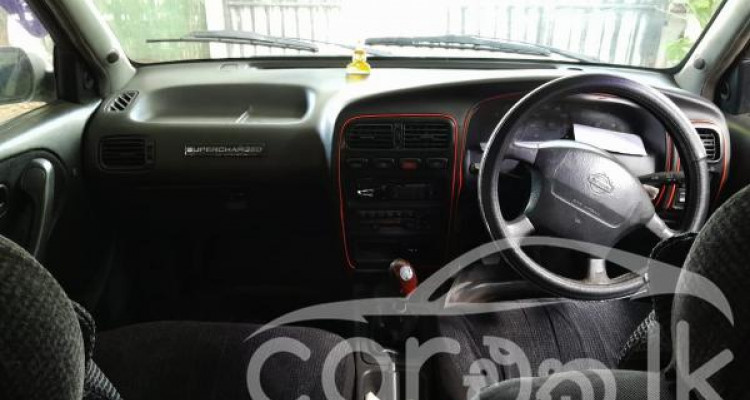 NISSAN PRIMERA 1995