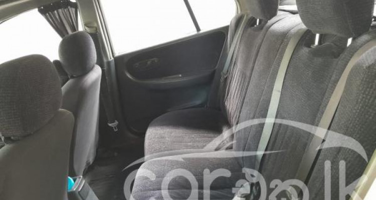 NISSAN PRIMERA 1995