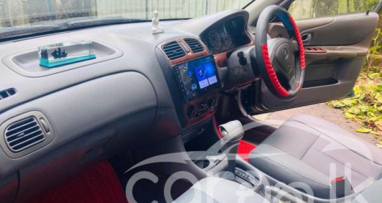 MAZDA FAMILIA 323 1999