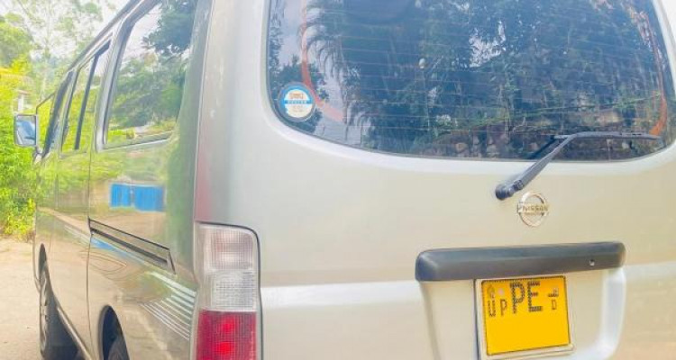 NISSAN CARAVAN E25 2002