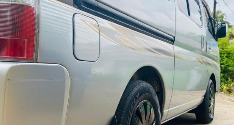 NISSAN CARAVAN E25 2002