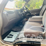 NISSAN CARAVAN E25 2002