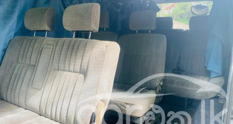 NISSAN CARAVAN E25 2002