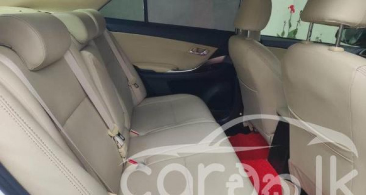 TOYOTA PREMIO 2018