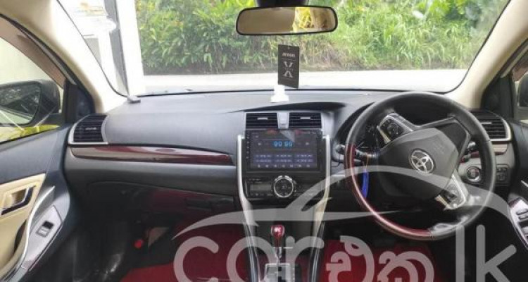 TOYOTA PREMIO 2018