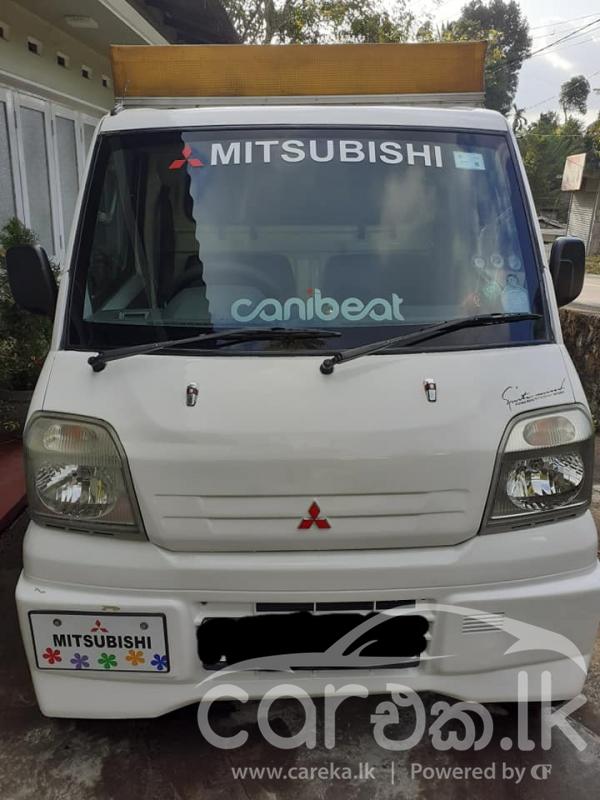 MITSUBISHI MINICAB 1999