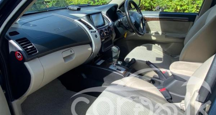 MITSUBISHI MONTERO 2012