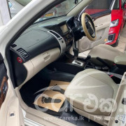 MITSUBISHI MONTERO 2012
