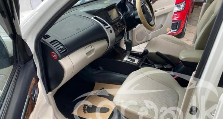 MITSUBISHI MONTERO 2012