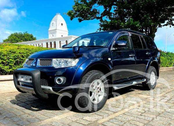 MITSUBISHI MONTERO 2012