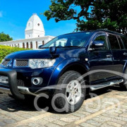 MITSUBISHI MONTERO 2012