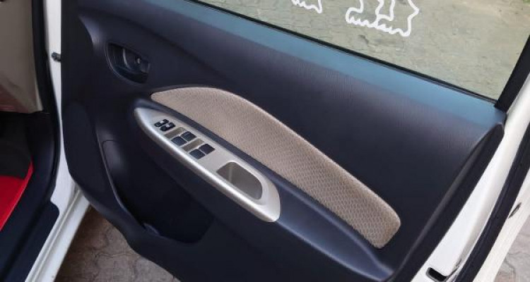 TOYOTA BELTA 2011
