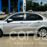 TOYOTA AXIO 2013
