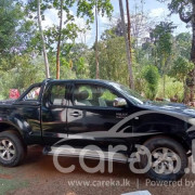 TOYOTA HILUX 2005