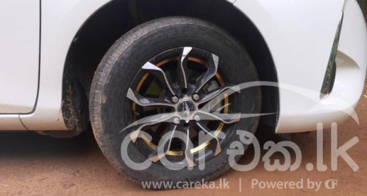 TOYOTA VITZ 2018