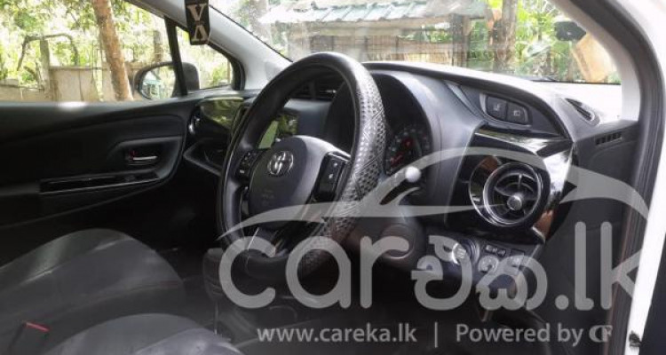 TOYOTA VITZ 2018
