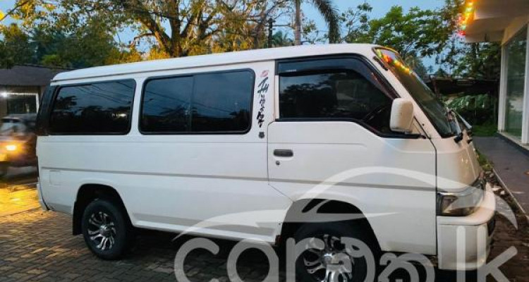 NISSAN CARAVAN 1986