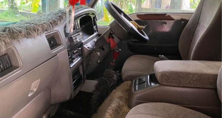 NISSAN CARAVAN 1986