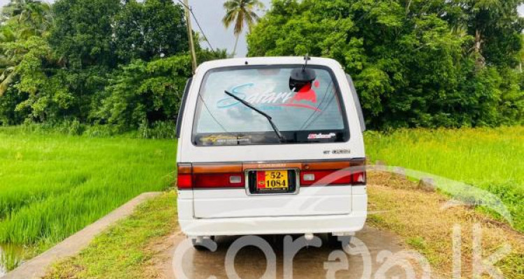 NISSAN CARAVAN 1986