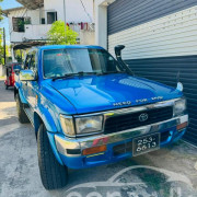TOYOTA HILUX 1992