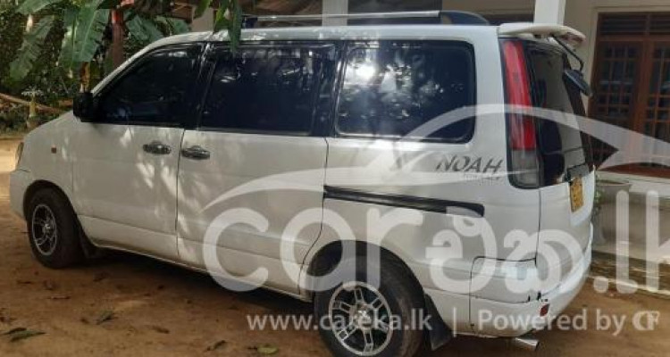 TOYOTA NOAH CR42 2001