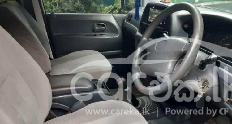TOYOTA NOAH CR42 2001
