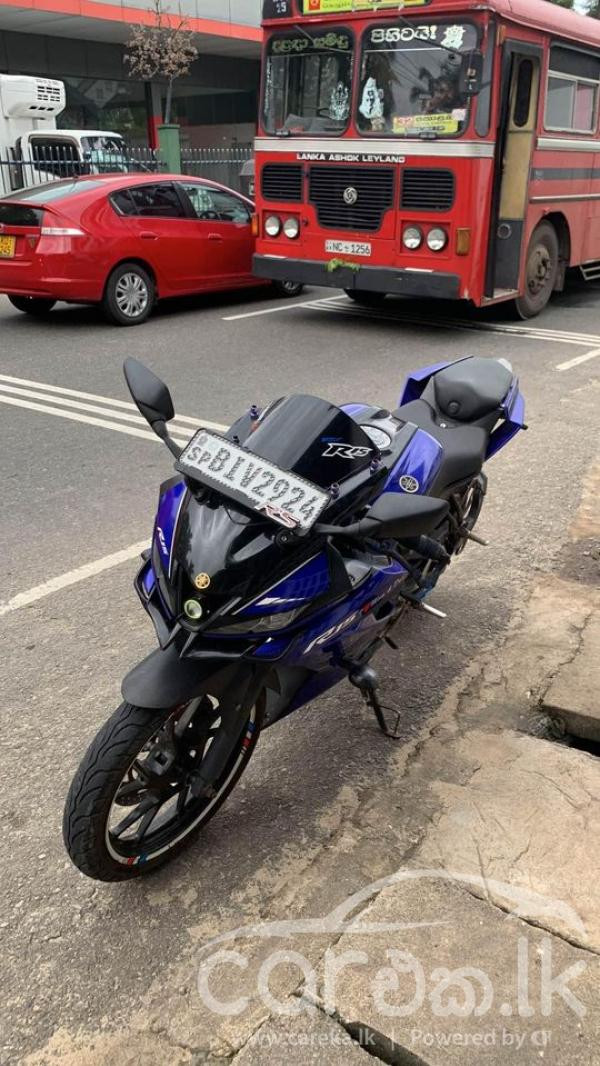 YAMAHA R15 2020