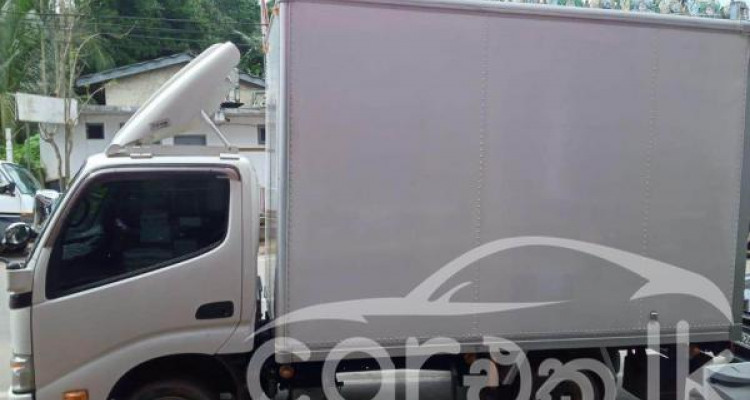 TOYOTA DYNA 2016