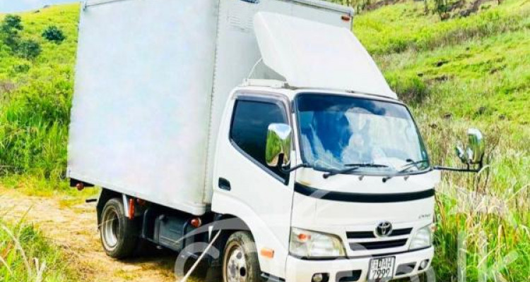 TOYOTA DYNA 2016