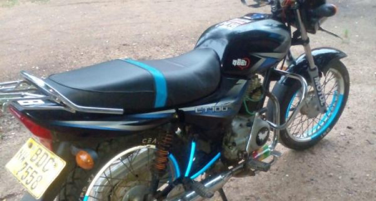 BAJAJ CT100 2015