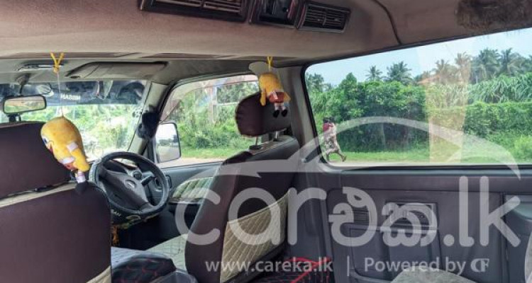 NISSAN CARAVAN E25 2002