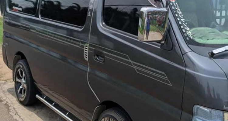 NISSAN CARAVAN E25 2002