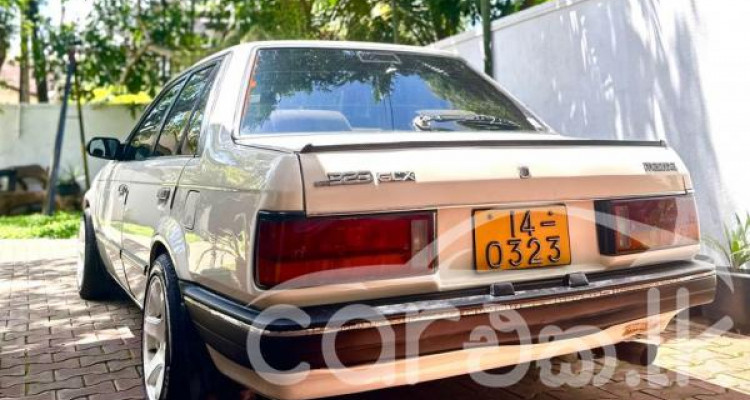 MAZDA FAMILIA 323 1985