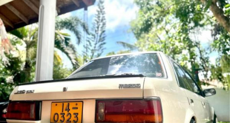 MAZDA FAMILIA 323 1985