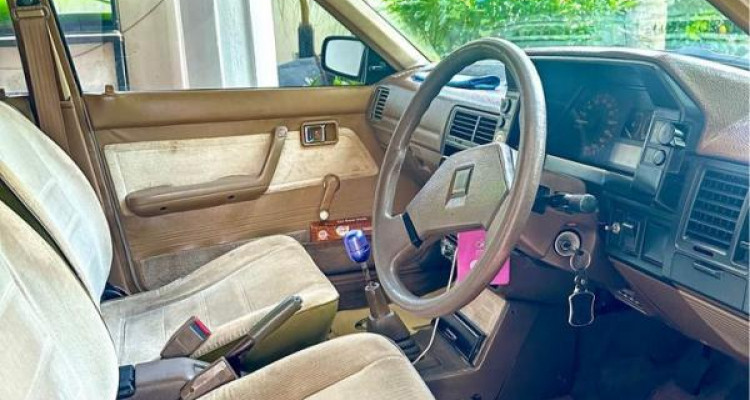 MAZDA FAMILIA 323 1985