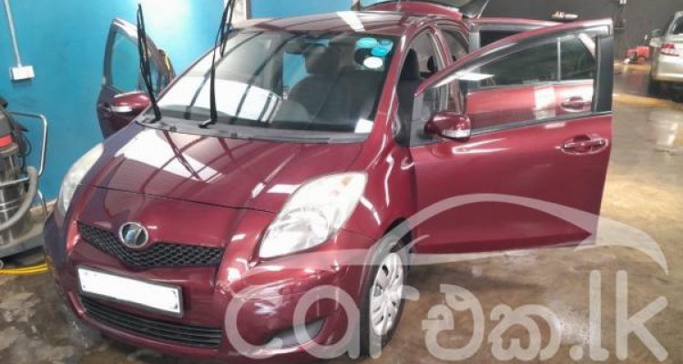 TOYOTA VITZ 2010