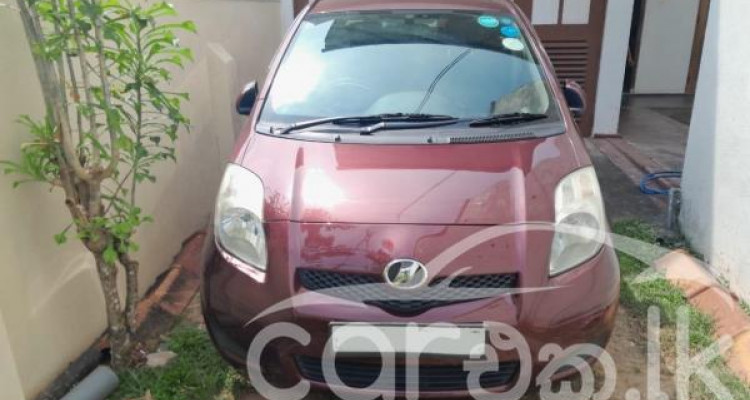TOYOTA VITZ 2010